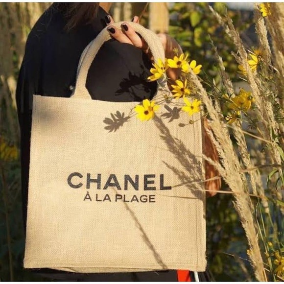 CHANEL TOTE BAG | EVENT GIFT - Picture 2 of 6